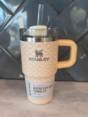 Stanley Quencher H2.0 Tumbler 20oz In Butter Sunflower